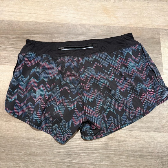 Run Rabbit Hopper 4” Shorts - Picture 6 of 7